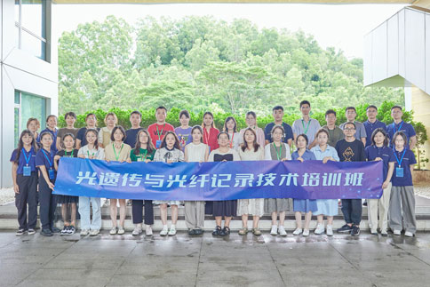 探索清醒自由活动状态下动物行为功能的神经编码机制，是当代神经科学研究中至关重要的课题。为了更深入理解复杂神经回路，探索神经元活动与行为的关系成为必然选择。2023年8月下旬，瑞沃德于总部举办第二、三期“光遗传与光纤记录技术”培训班。