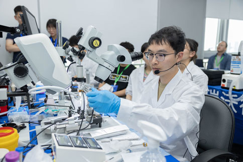 在两期实操课程中，由万金霞老师和罗斌老师带来《病毒注射/光纤埋置》教学实操；瑞沃德光纤记录产品经理何欢和产品营销经理庞朝琴带来《光纤记录信号采集/软件分析》教学实操；瑞沃德动物神经信号研究方案负责人杨静带来《微电极拉制仪使用介绍》；瑞沃德脑立体定位仪产品经理蔡晓文带来《全自动脑立体定位仪使用介绍》等一系列详细的专题讲解。
